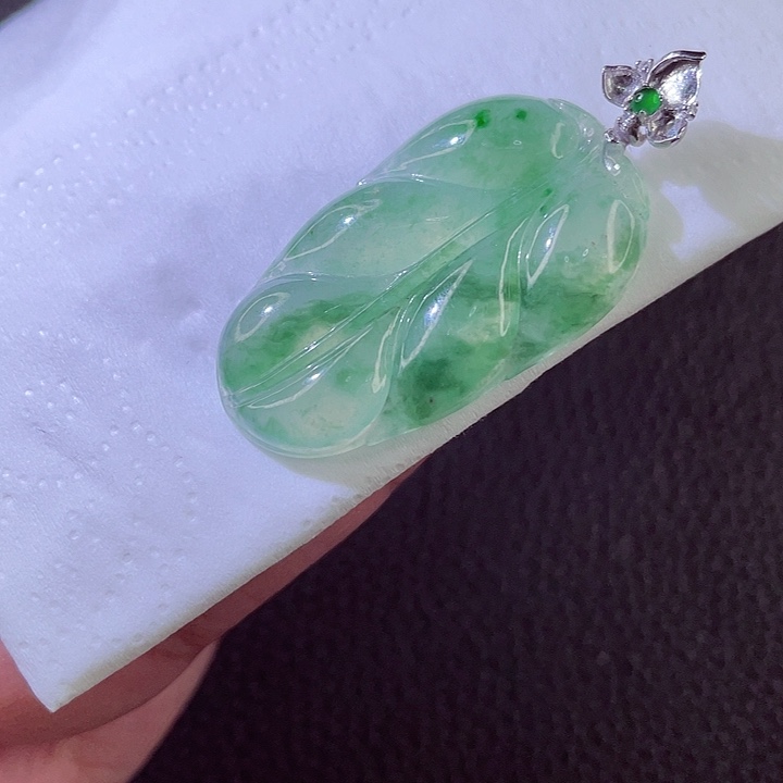 翡翠18K金镶嵌颈饰翡翠