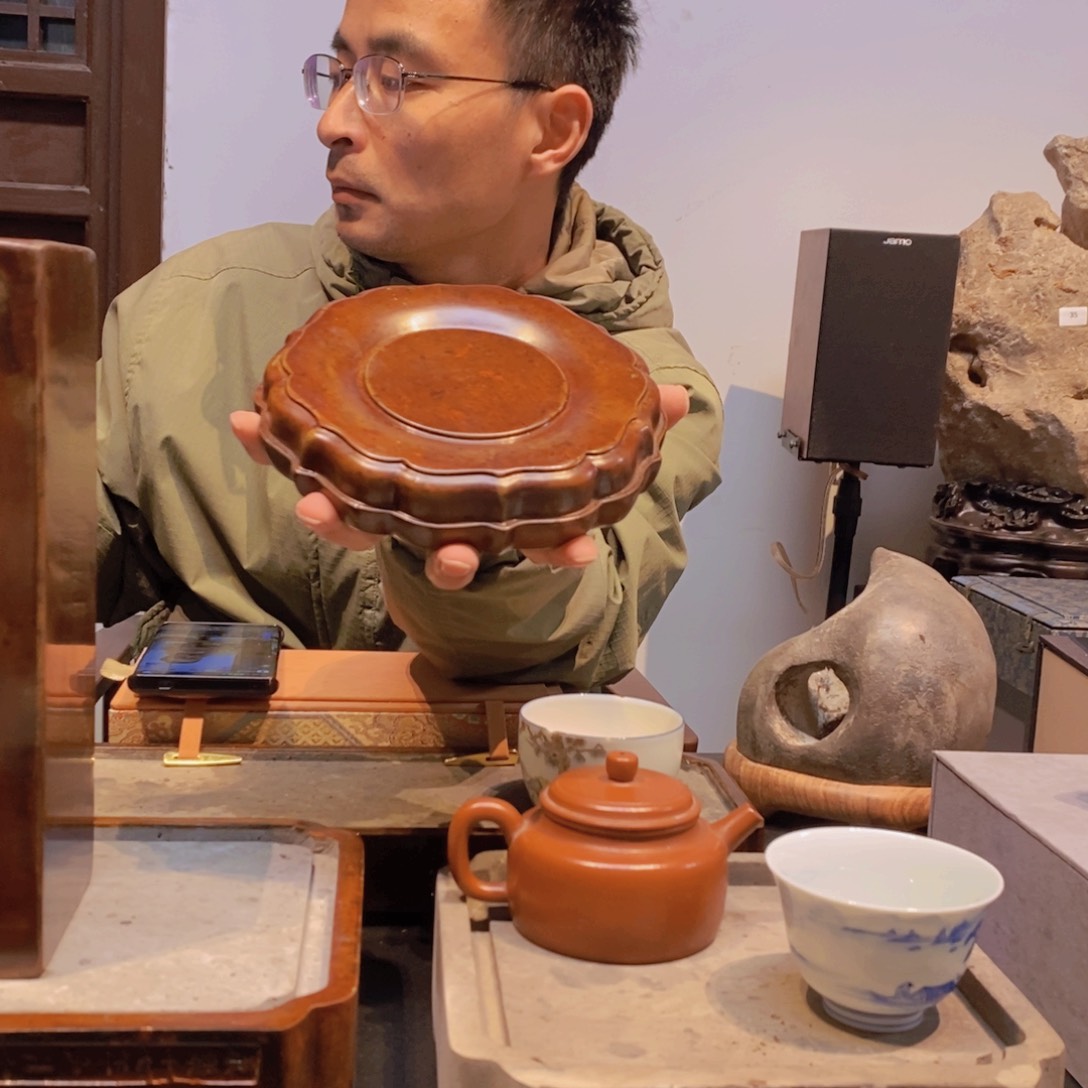 金砖大漆莲花底座有点小划痕