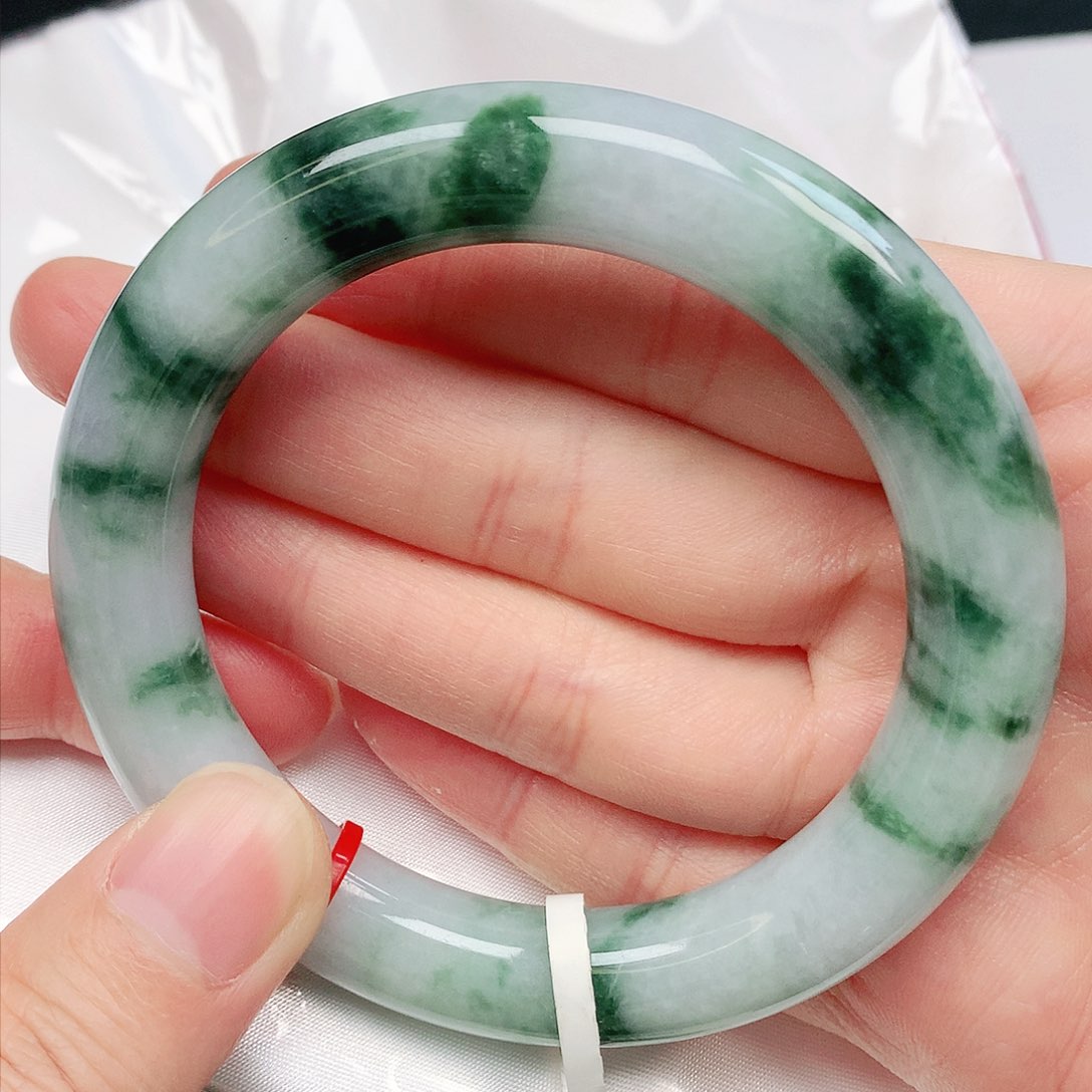 翡翠手镯未镶嵌抖音586