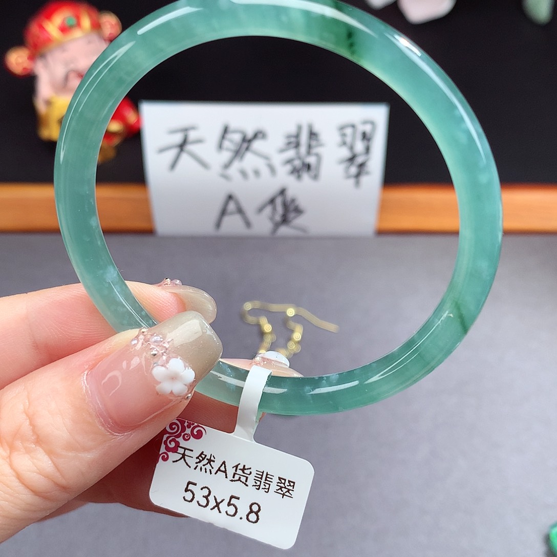 翡翠手镯（圆镯）未镶嵌