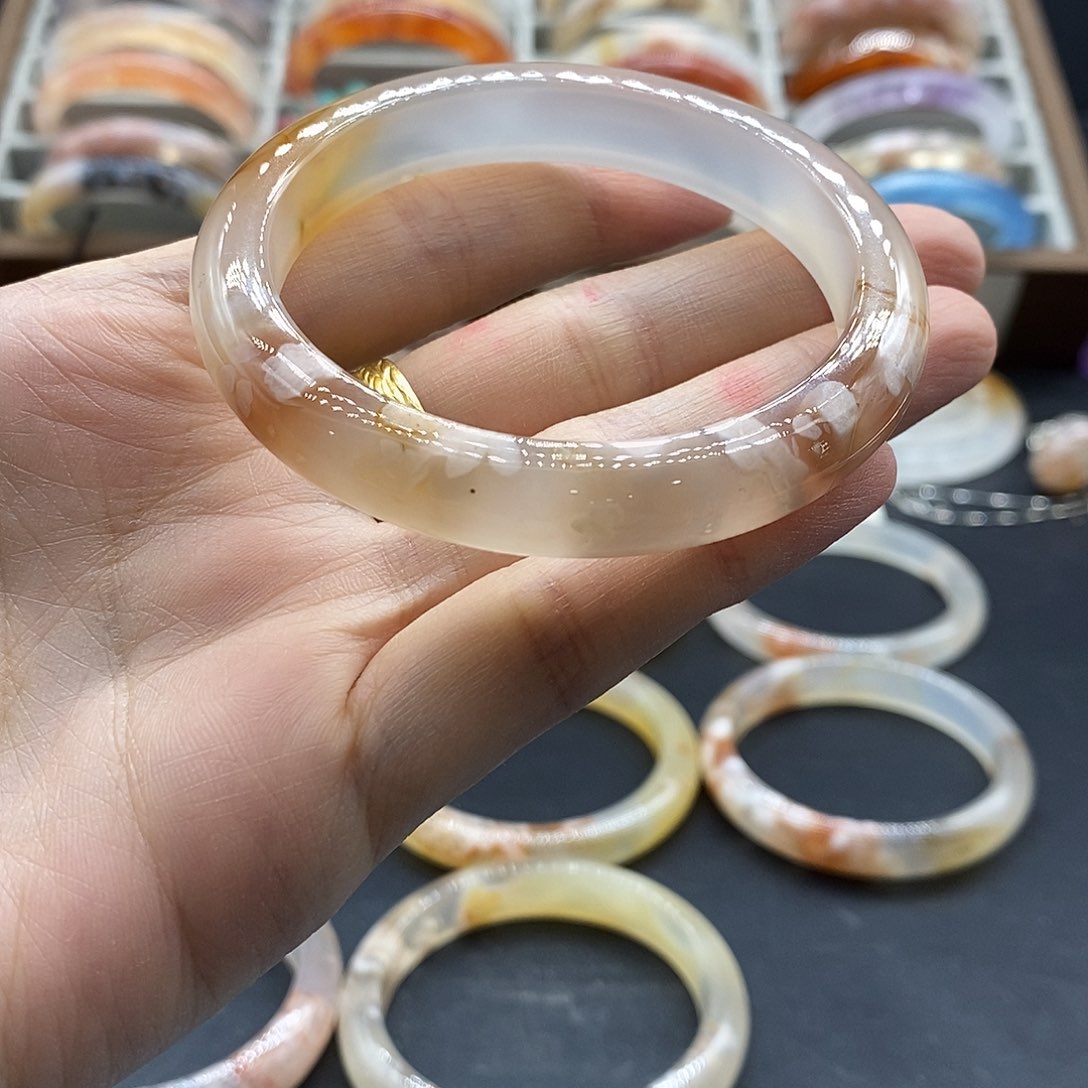 玛瑙/玉髓手链未镶嵌曾****了