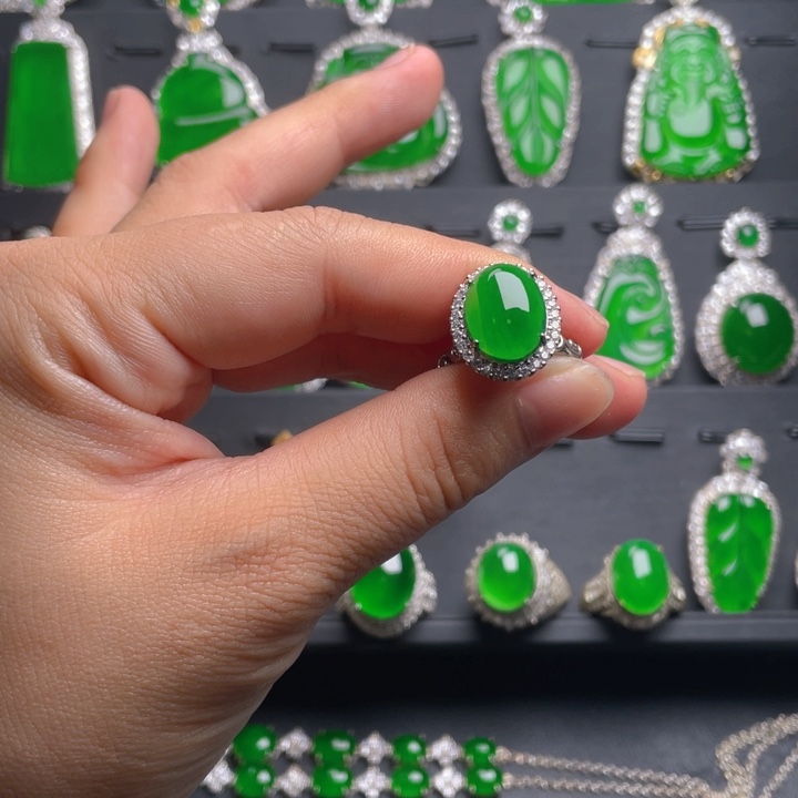 翡翠戒指未镶嵌翡翠戒指