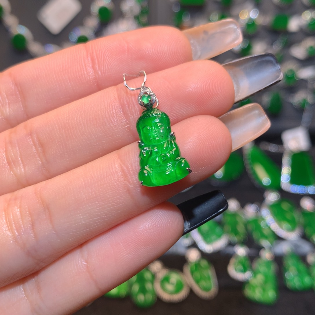 翡翠颈饰18K金镶嵌宝宝佛