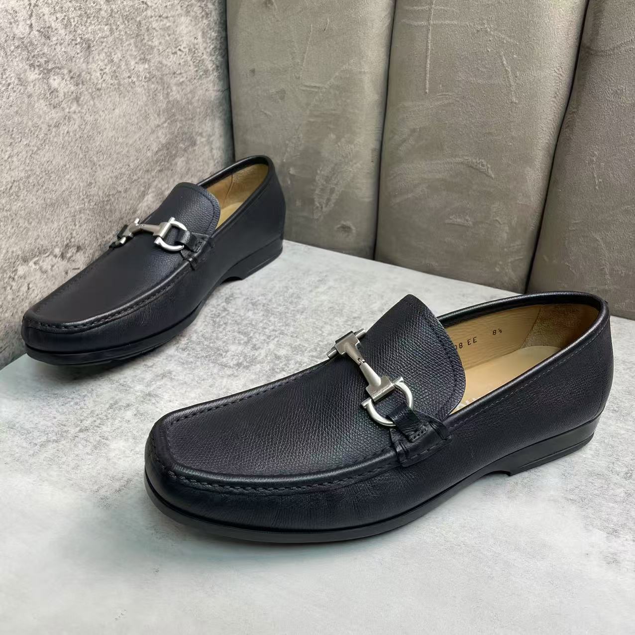 99新 FERRAGAMO/菲拉格慕 黑色荔枝纹银标舒适百搭皮鞋/42.5码