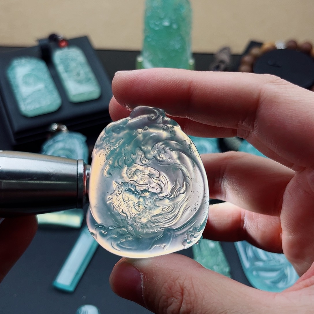 蛇纹石玉未镶嵌颈饰