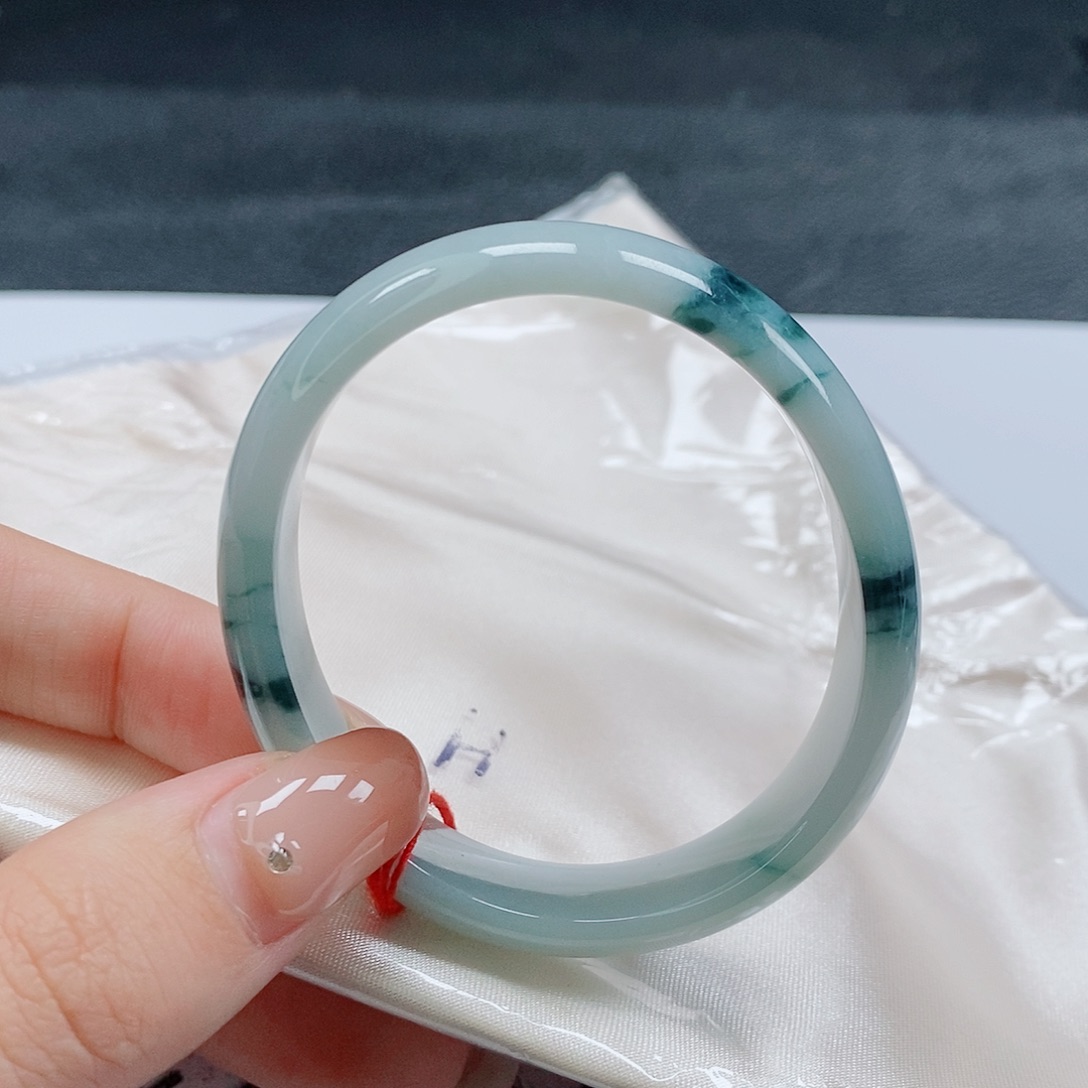 【闪购商品】未镶嵌手镯（贵妃镯）翡翠506号