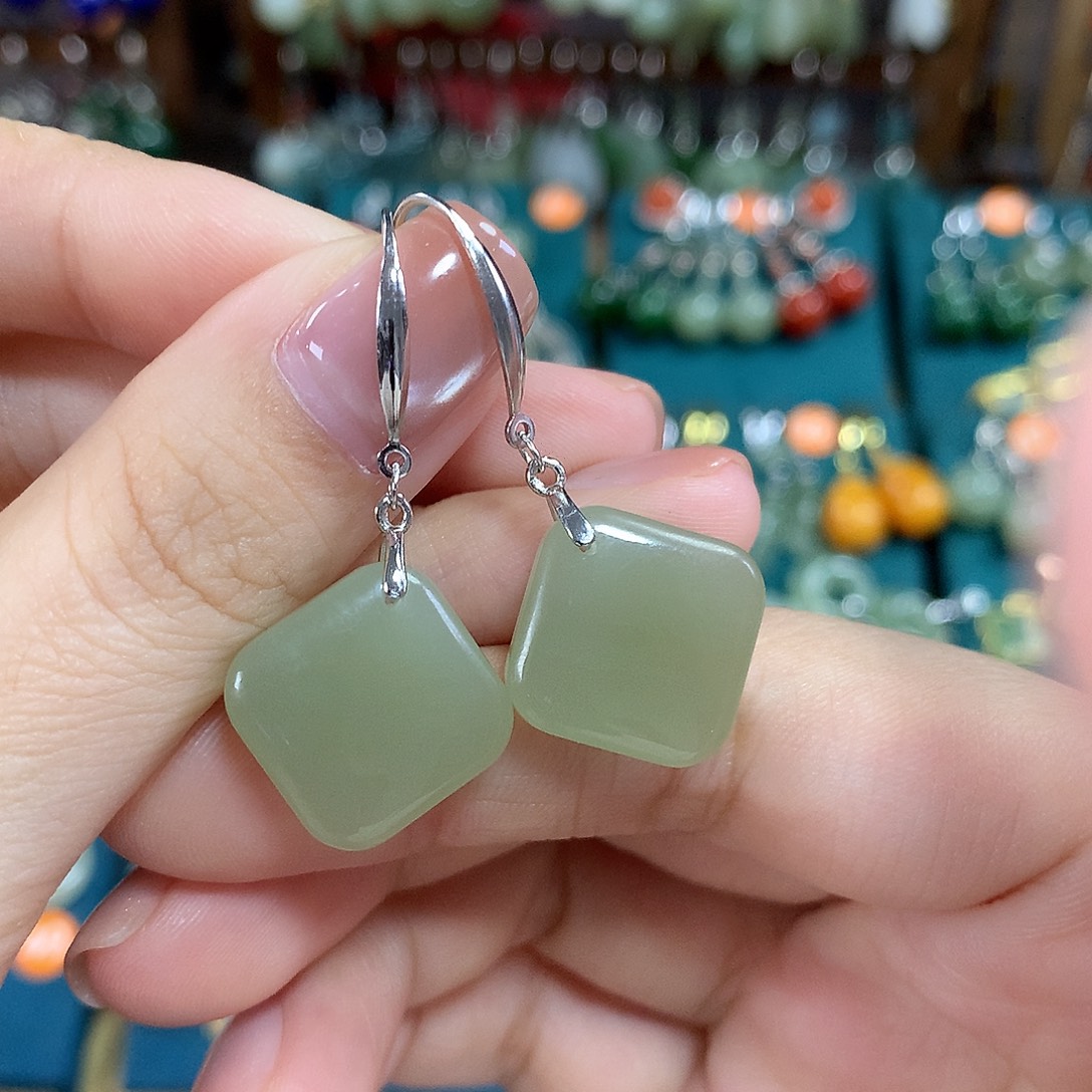 和田玉银S925镶嵌耳饰方糖卡15左右