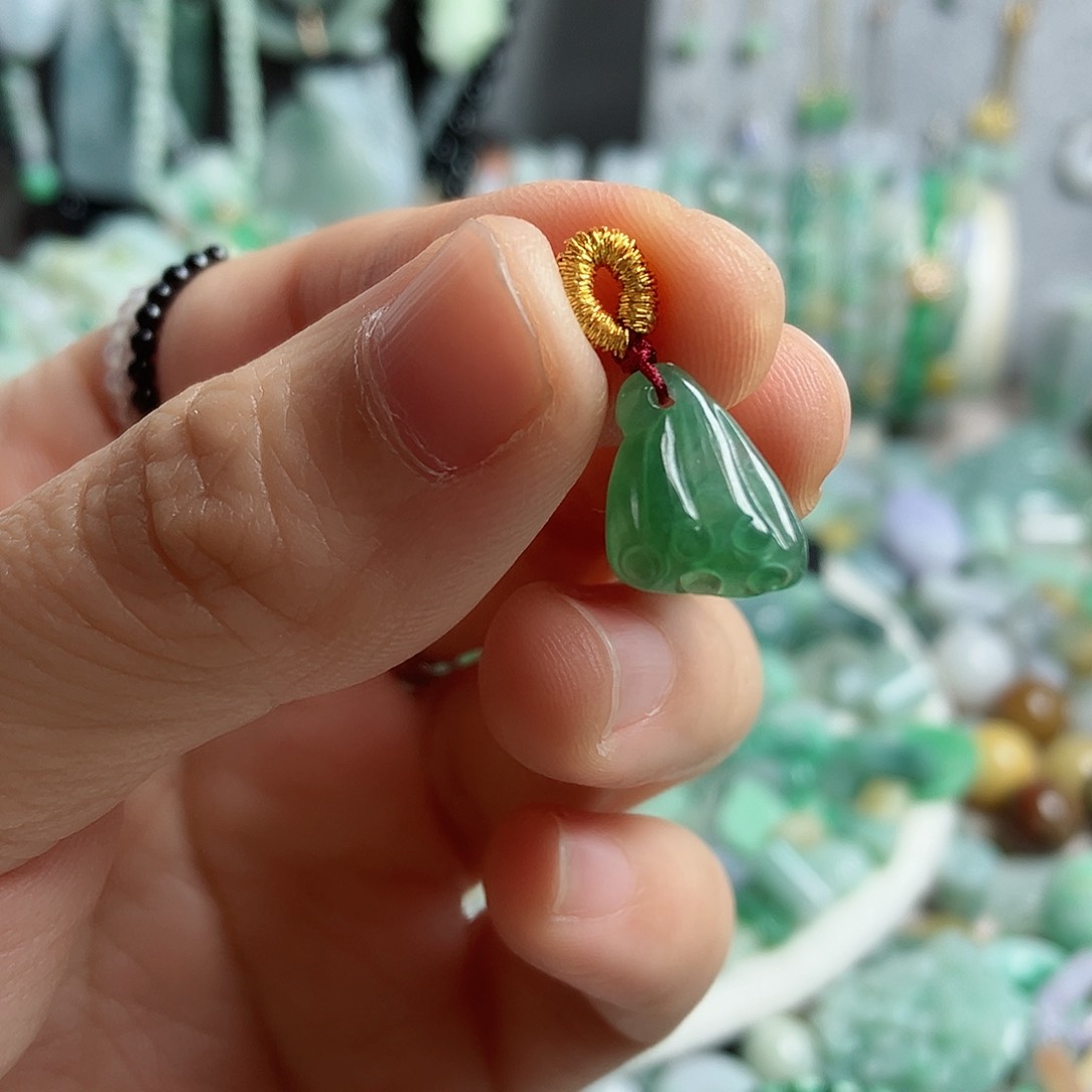 翡翠颈饰未镶嵌莲蓬