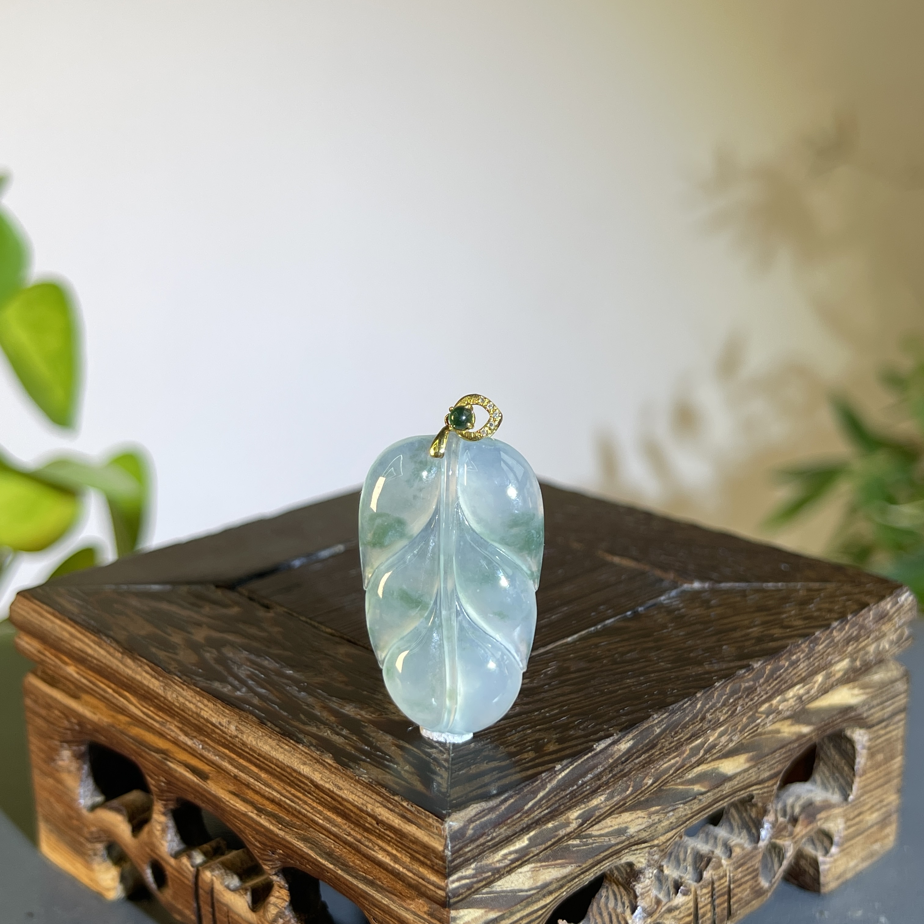 JTW08-111 天然缅甸A货翡翠  18K含钻扣金枝玉叶