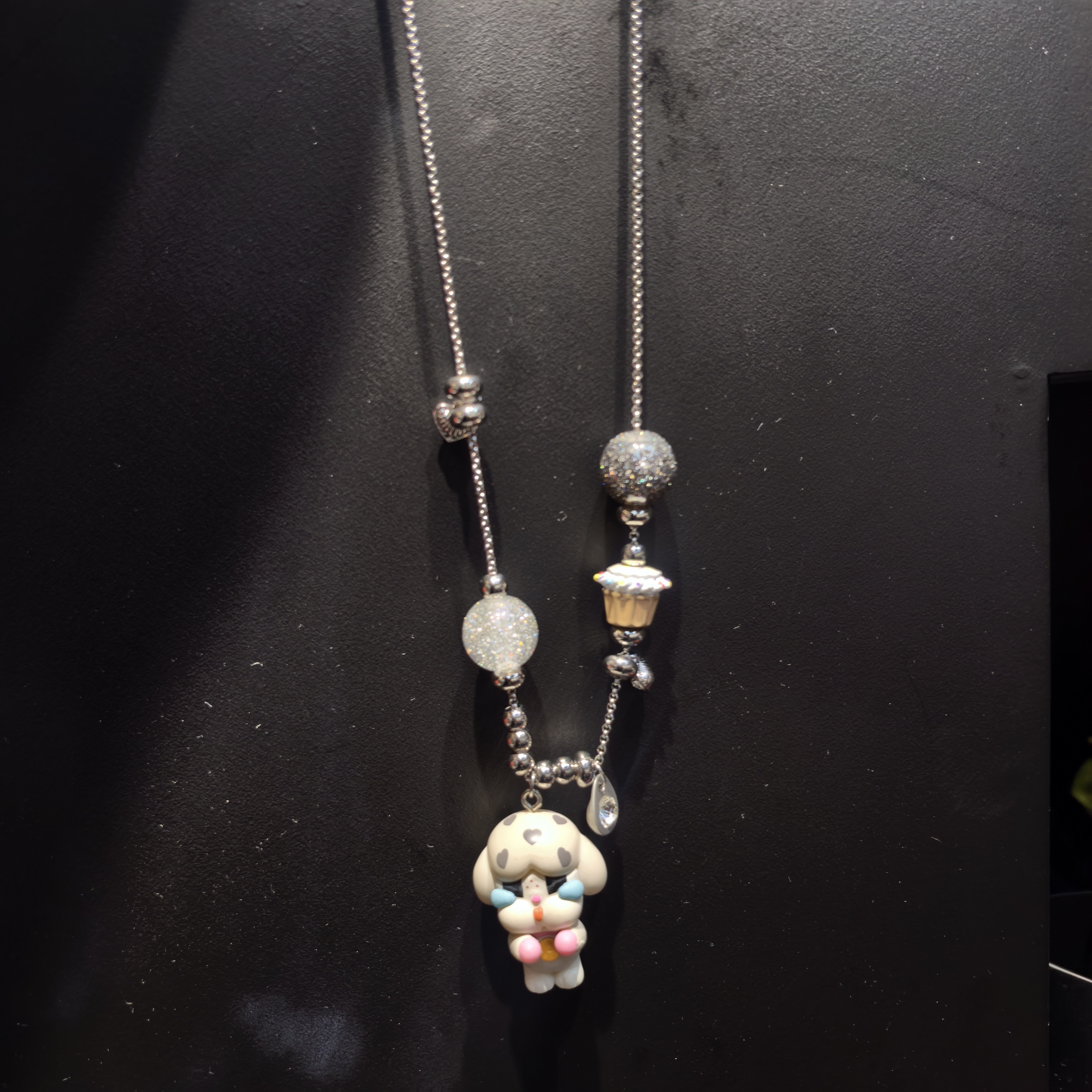 B924白色哭娃狗狗设计款项链