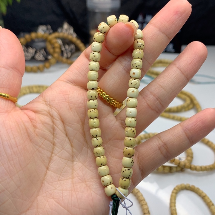 星月菩提手串5.6手持。