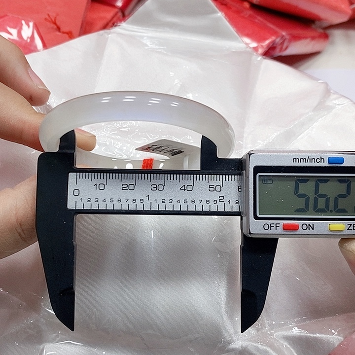 翡翠手镯未镶嵌180