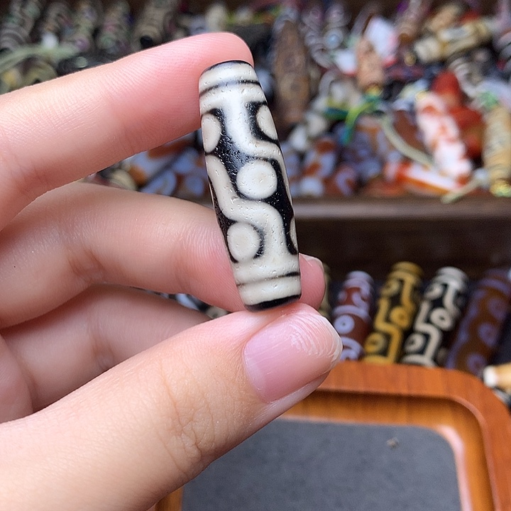 未镶嵌发一个玛瑙/玉髓