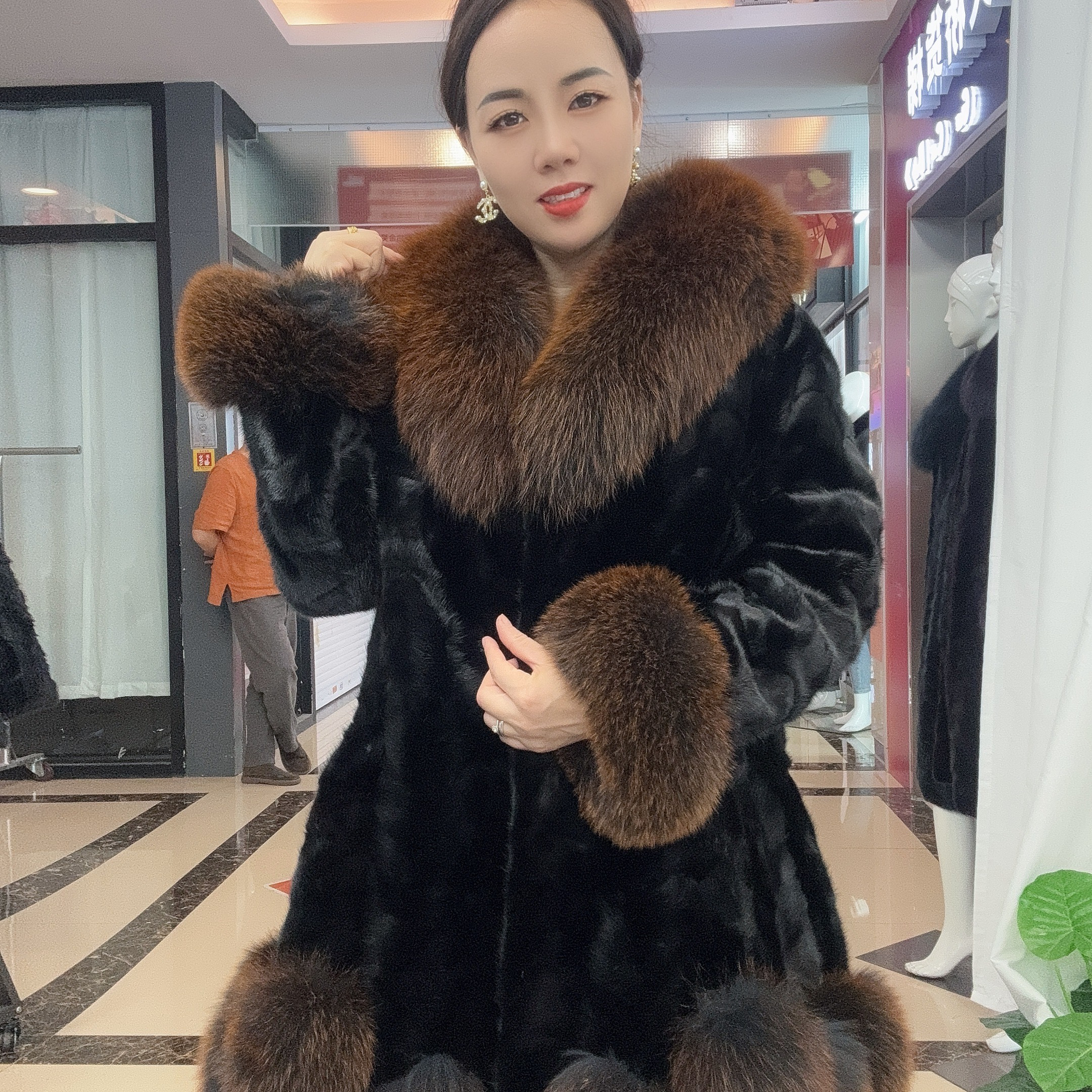 2025年新款单排扣女V领纽扣80公分中长款甜美风外套