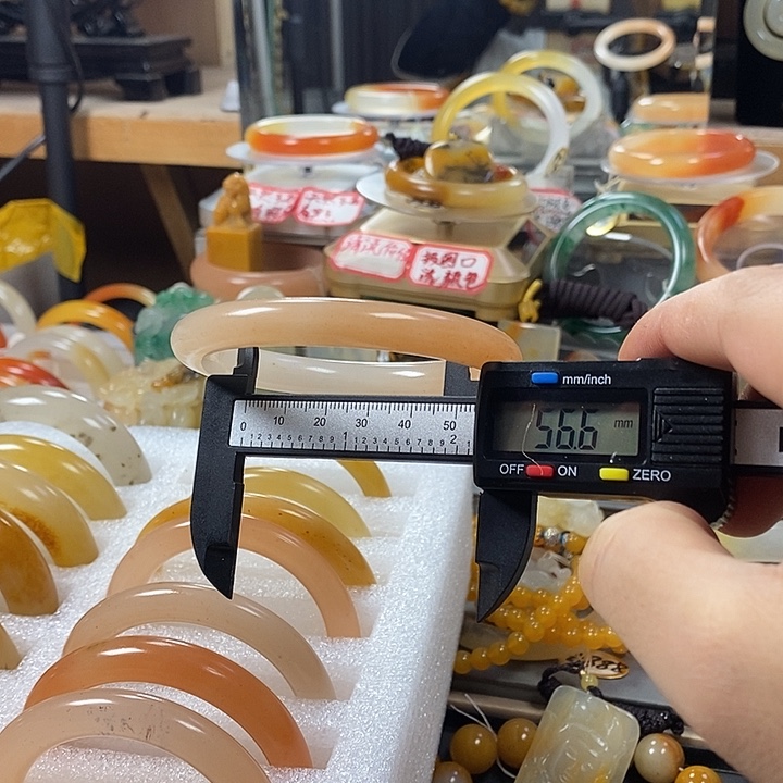 石英质玉（黄龙玉）合金手镯