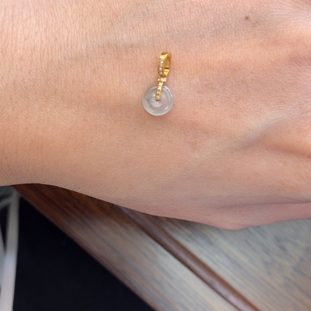 ****️翡翠18K金镶嵌颈饰翡翠