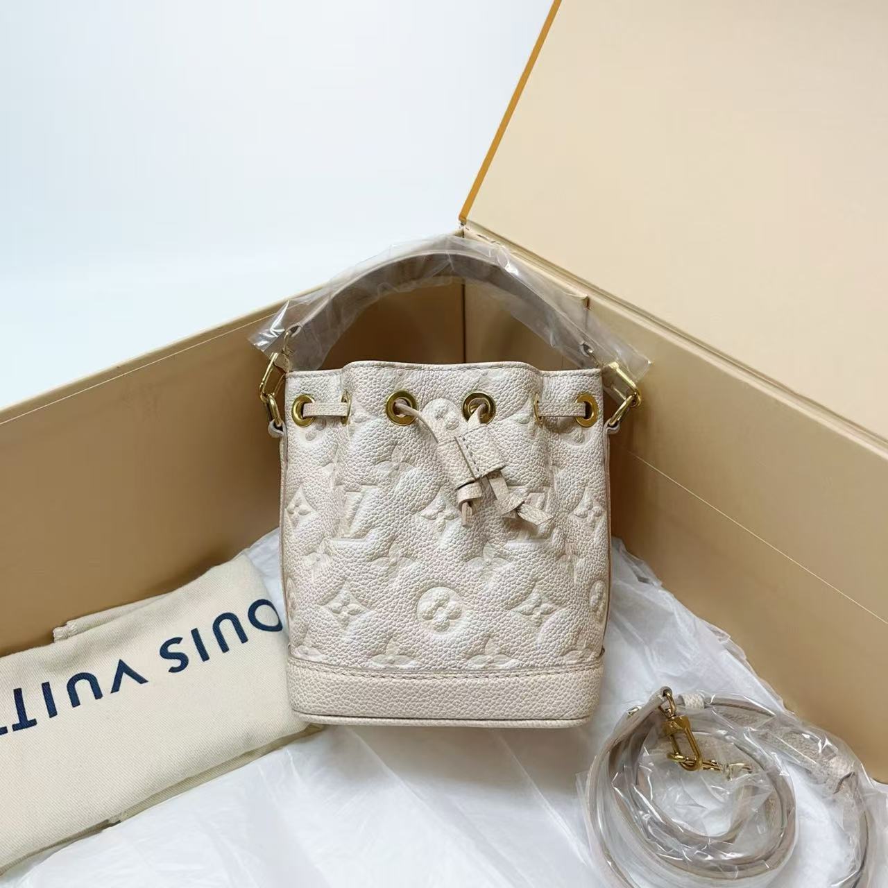 95新 LouisVuitton/路易威登 lv白色水桶8118/二奢包包