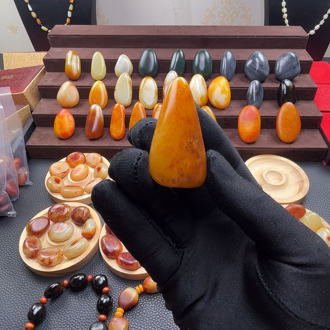 和田玉未镶嵌吊坠(赠链)