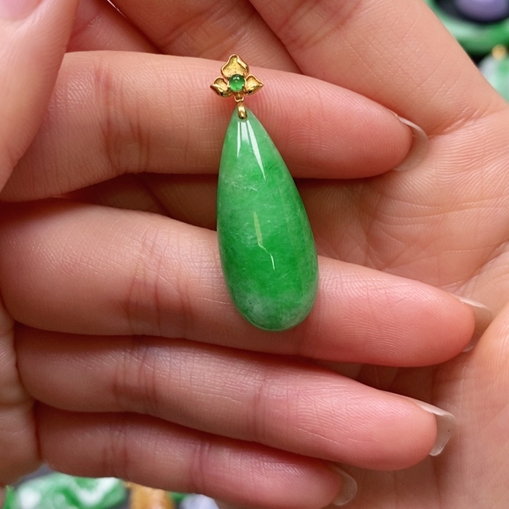 翡翠颈饰未镶嵌吊坠