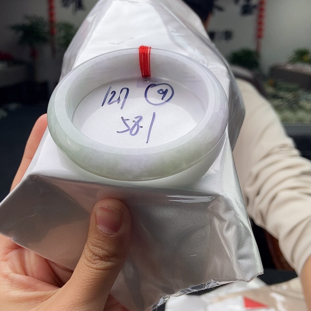 翡翠手镯未镶嵌拍一发一