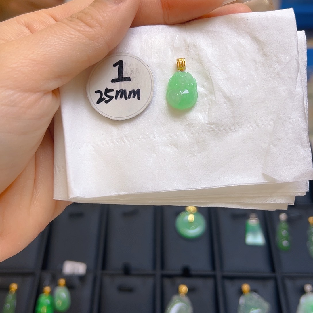 翡翠颈饰18K金镶嵌翡翠