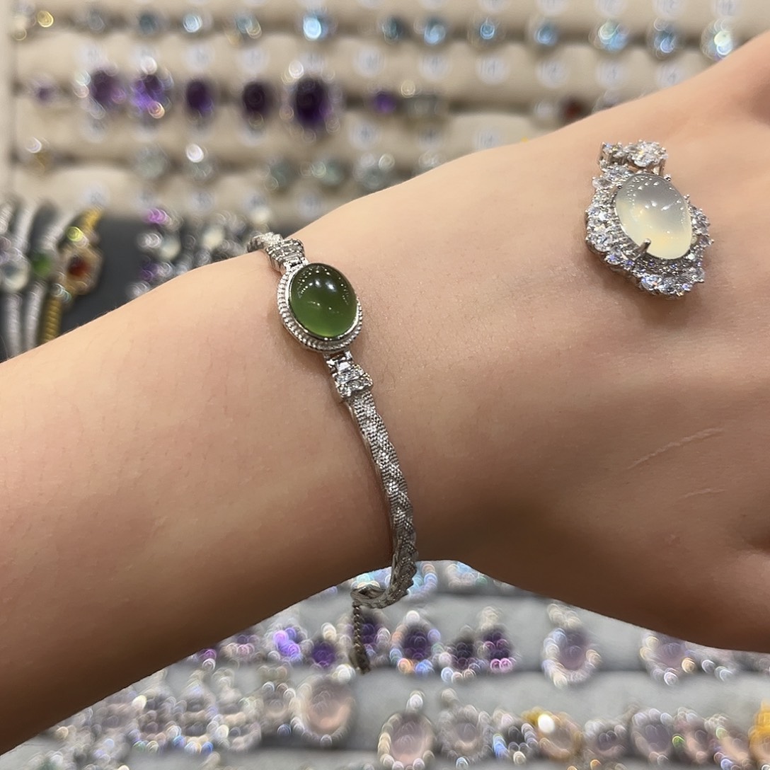 蛇纹石玉银S925镶嵌女款衷***.手链