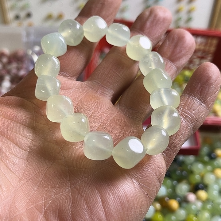 合金蛇纹石玉颈饰