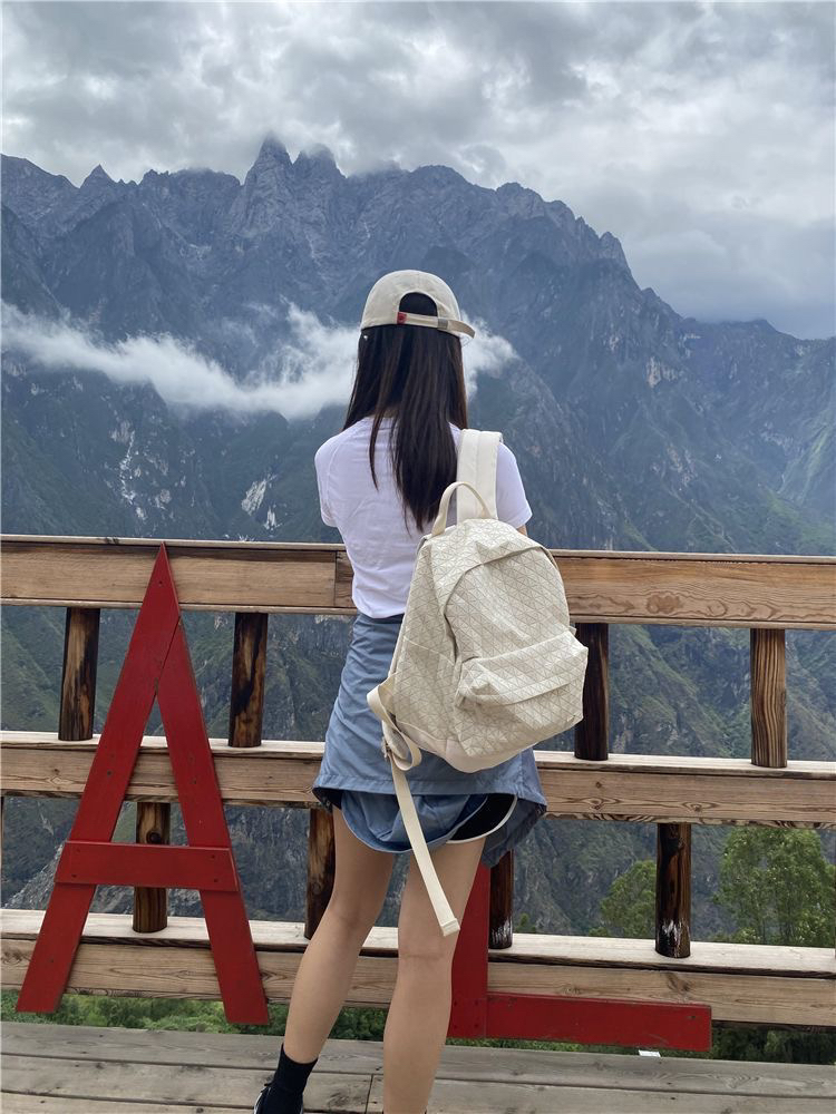 三家宅家潮牌背包女2025新款硅胶菱格旅行双肩包男学生大容量书包