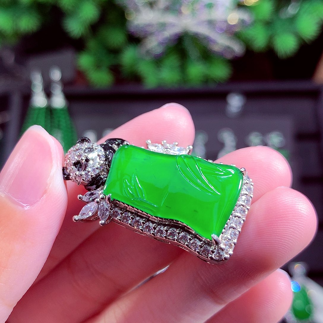 颈饰未镶嵌翡翠天然