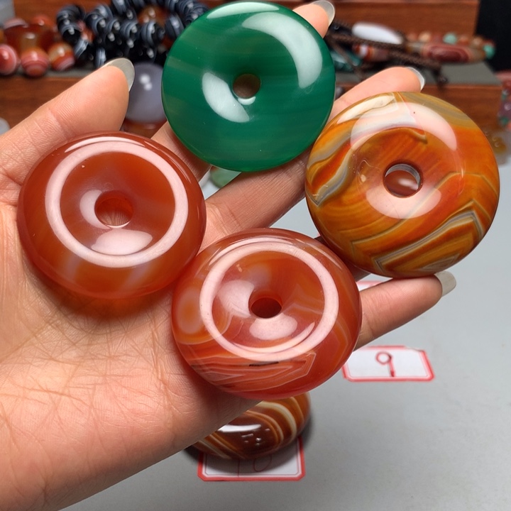 未镶嵌颈饰玛瑙/玉髓燕*