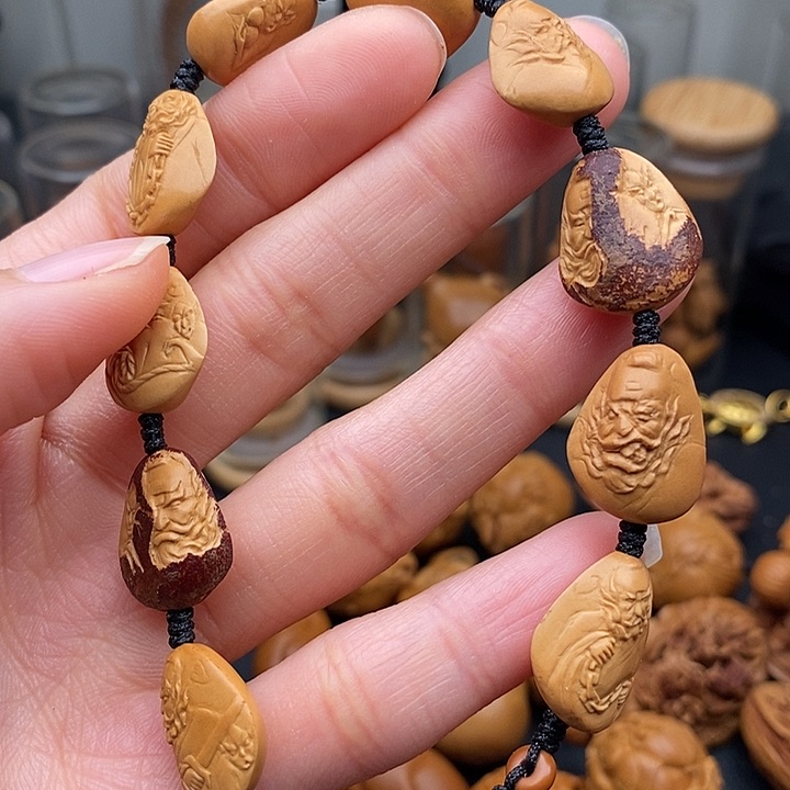 橄榄核吊坠大****3松子雕刻