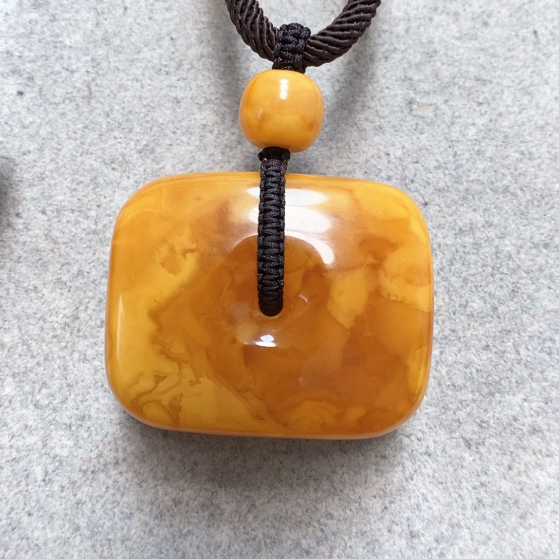 未镶嵌蜜蜡颈饰蜜蜡