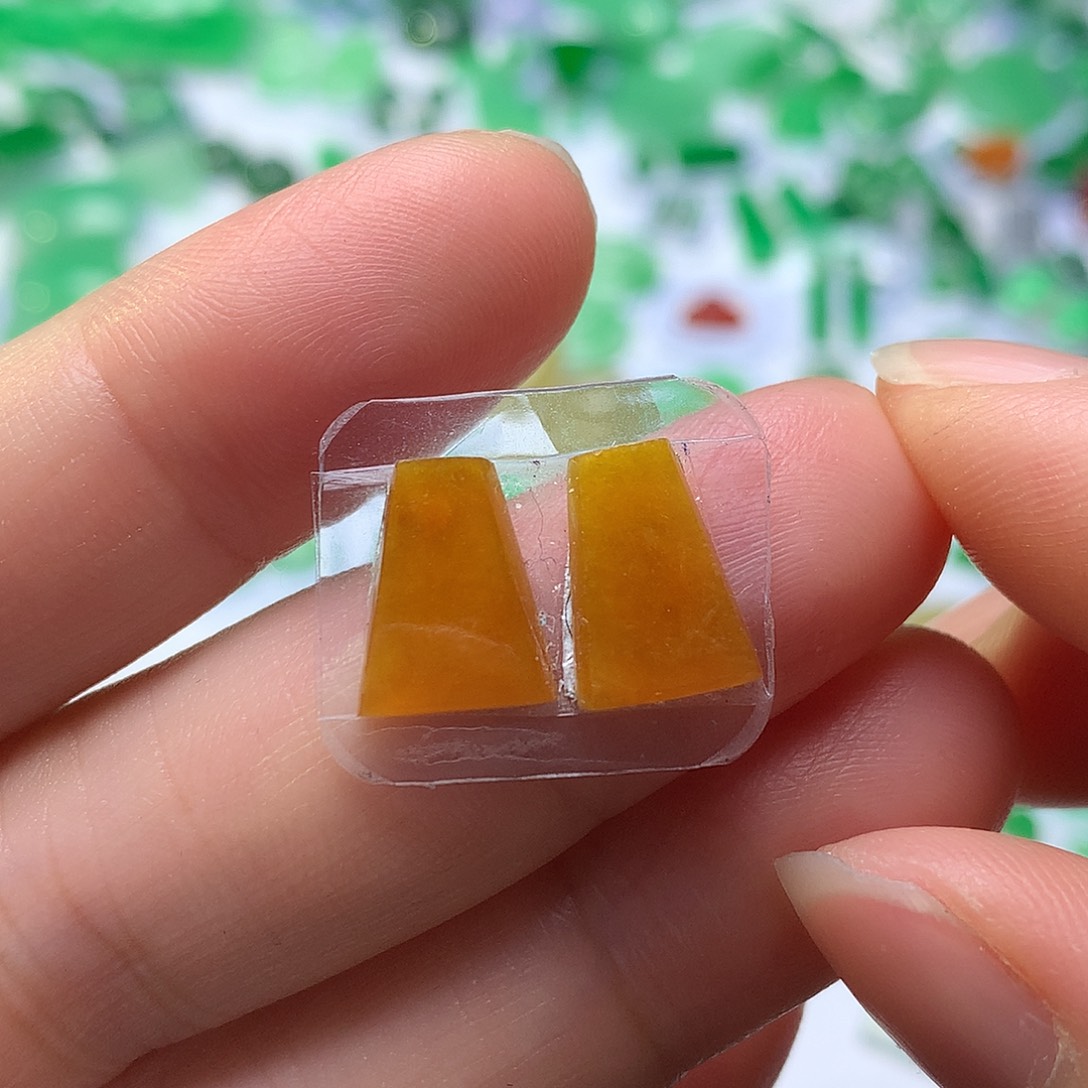 翡翠未镶嵌颈饰无事