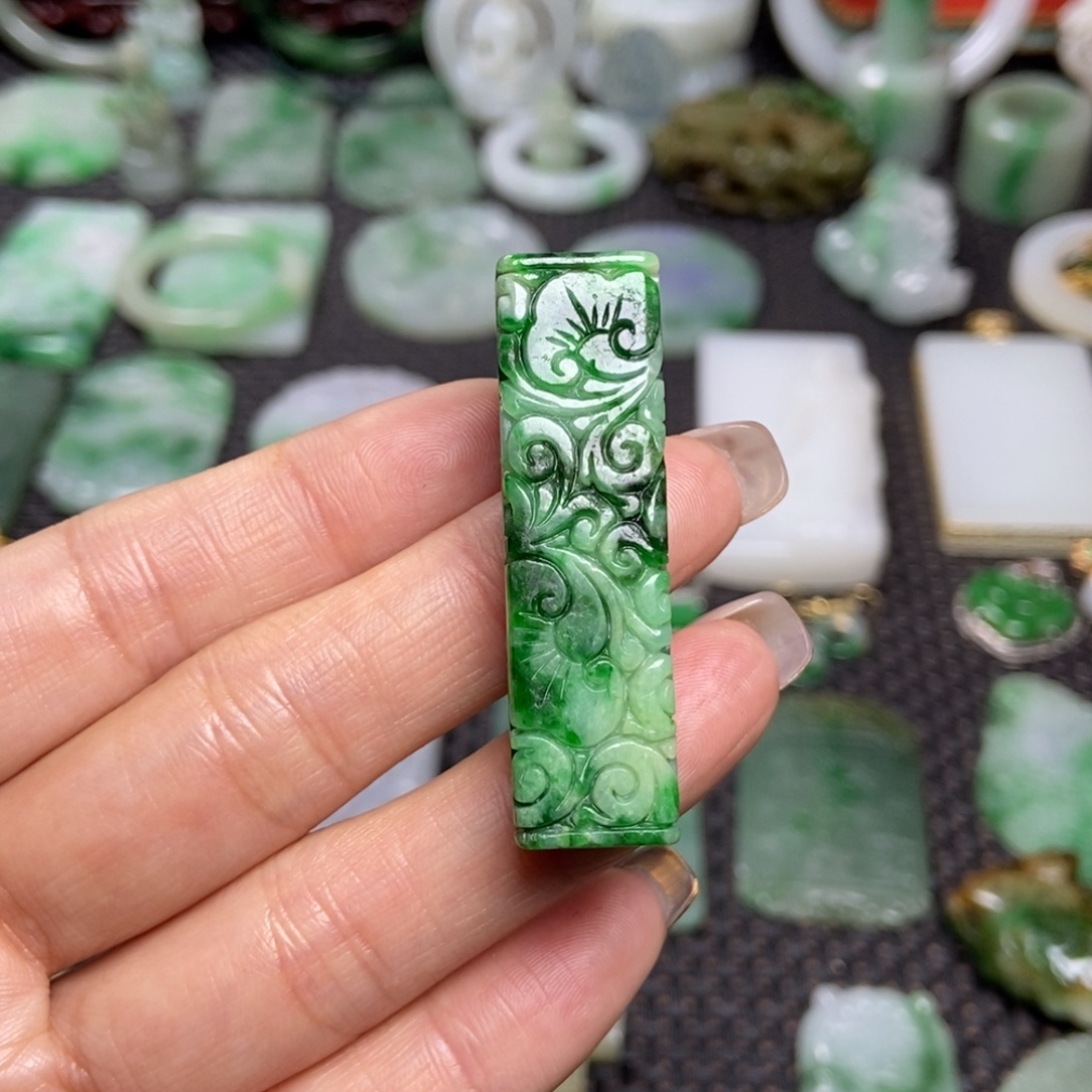 k***i翡翠未镶嵌挂件清