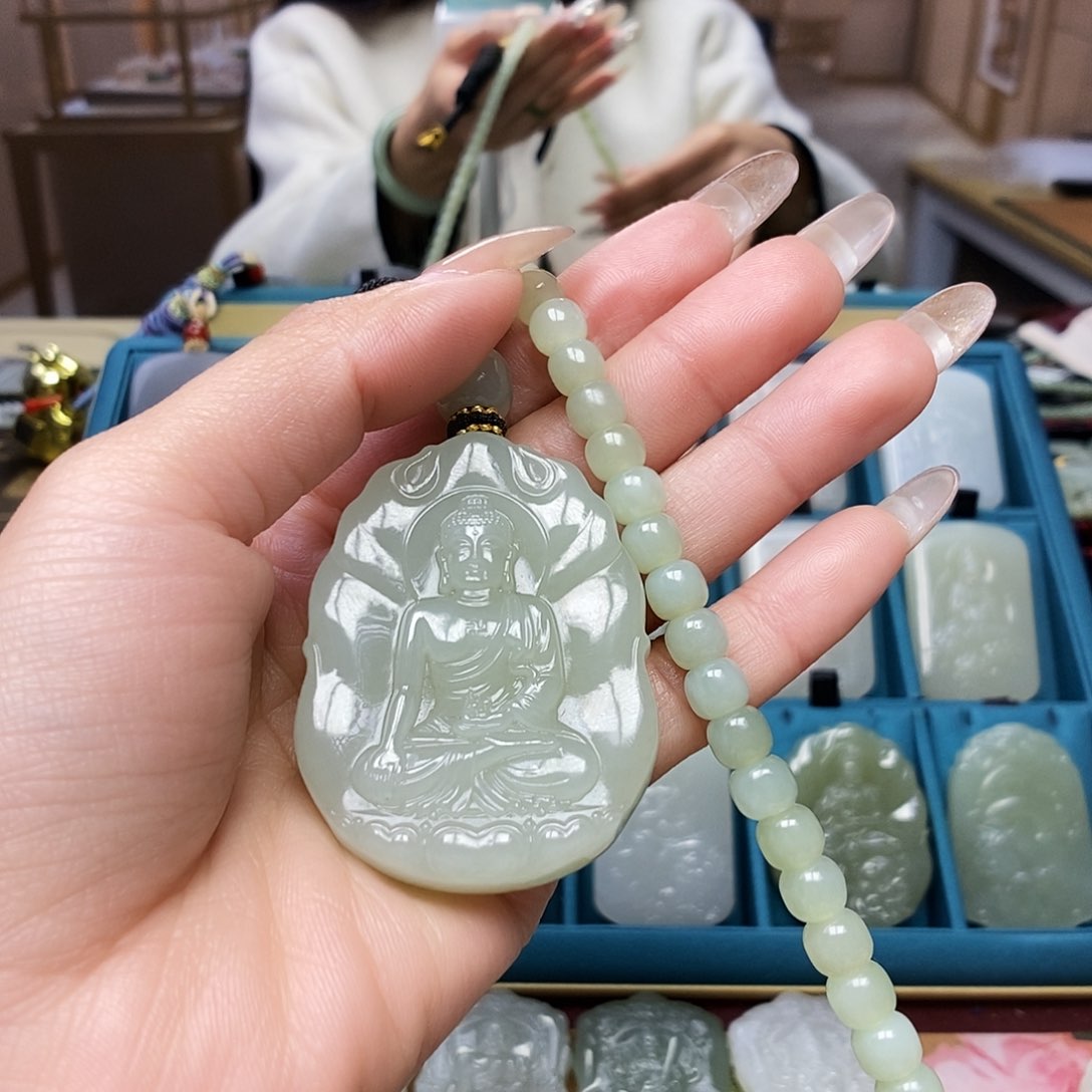 和田玉颈饰未镶嵌张*