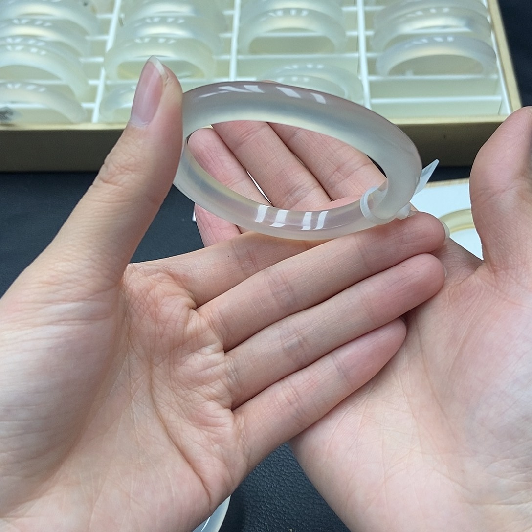 玛瑙/玉髓手镯未镶嵌021号