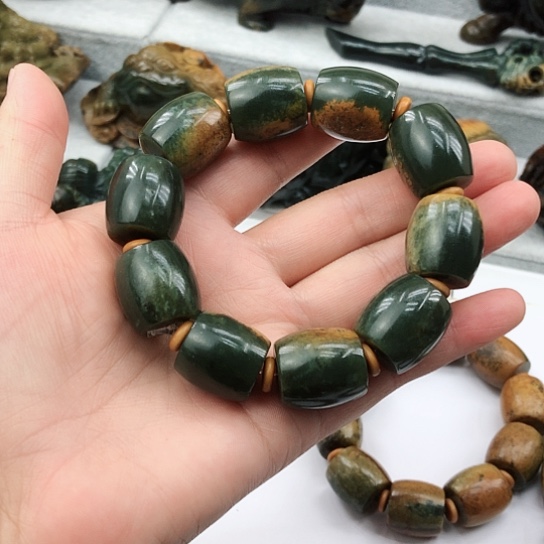 岫岩河磨玉（透闪石质玉）手串未镶嵌J****i