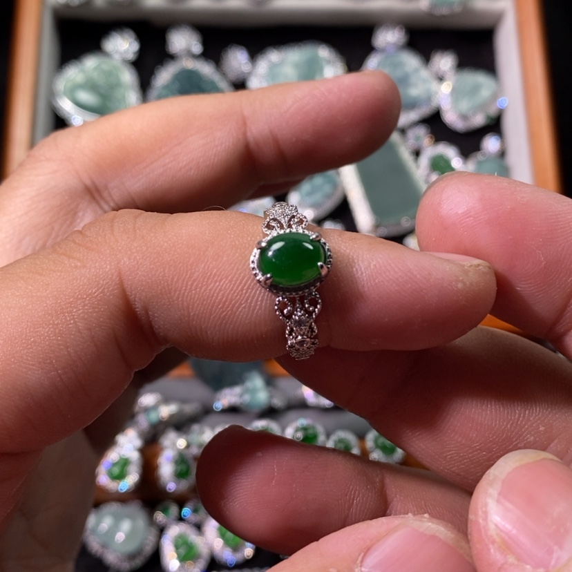 【闪购商品】翡翠颈饰未镶嵌天然