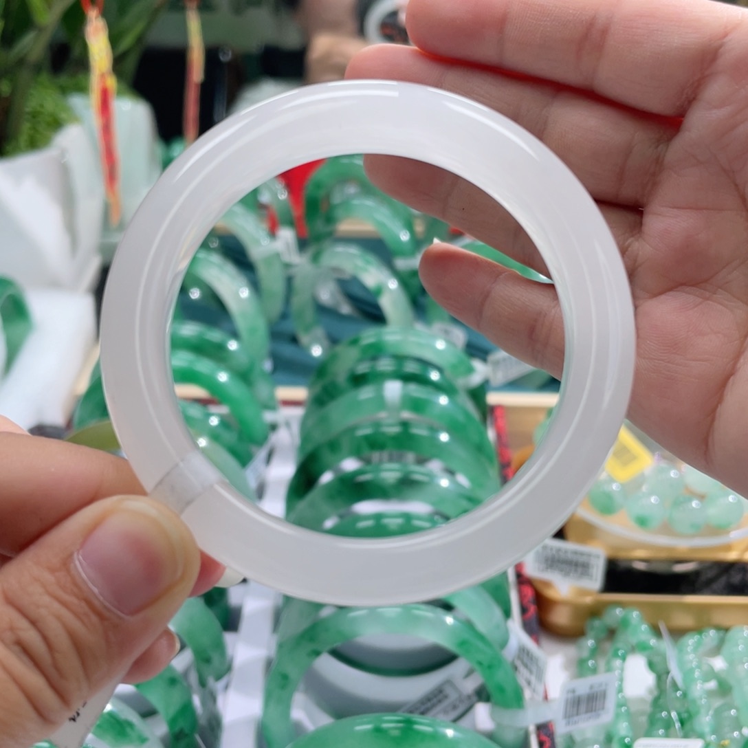 石英质玉手镯未镶嵌