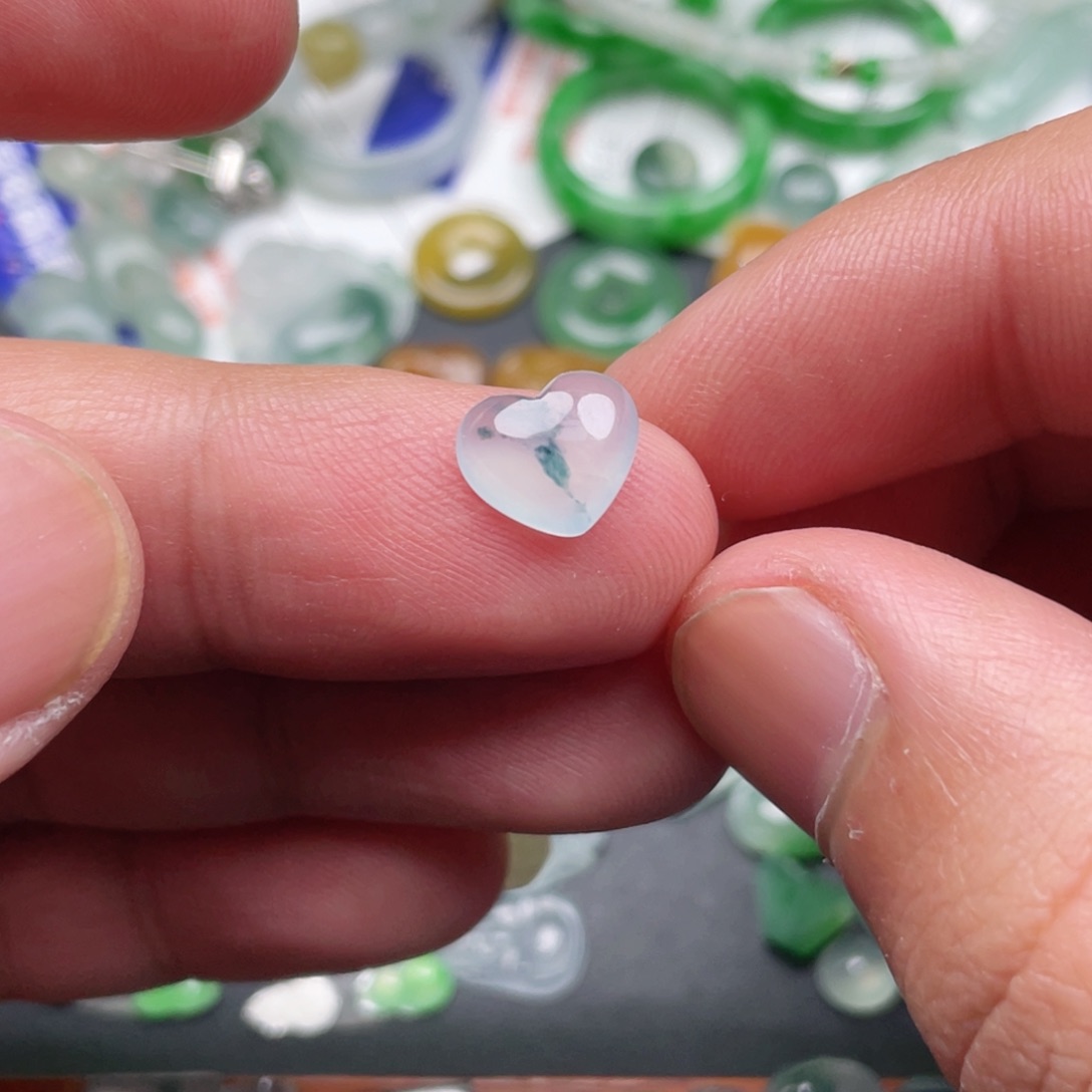 翡翠颈饰未镶嵌涧***蓝缅甸翡翠