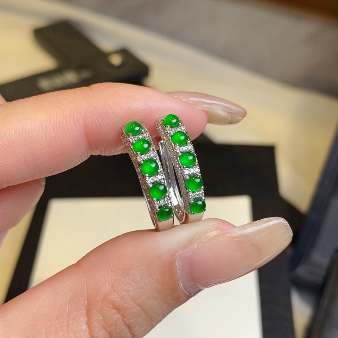 翡翠耳饰18K金镶嵌蛋面