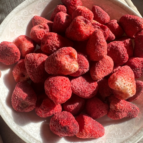精选整颗草莓冻干