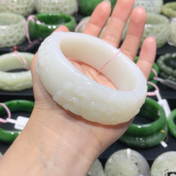 和田玉手镯61圈口 编号37未镶嵌