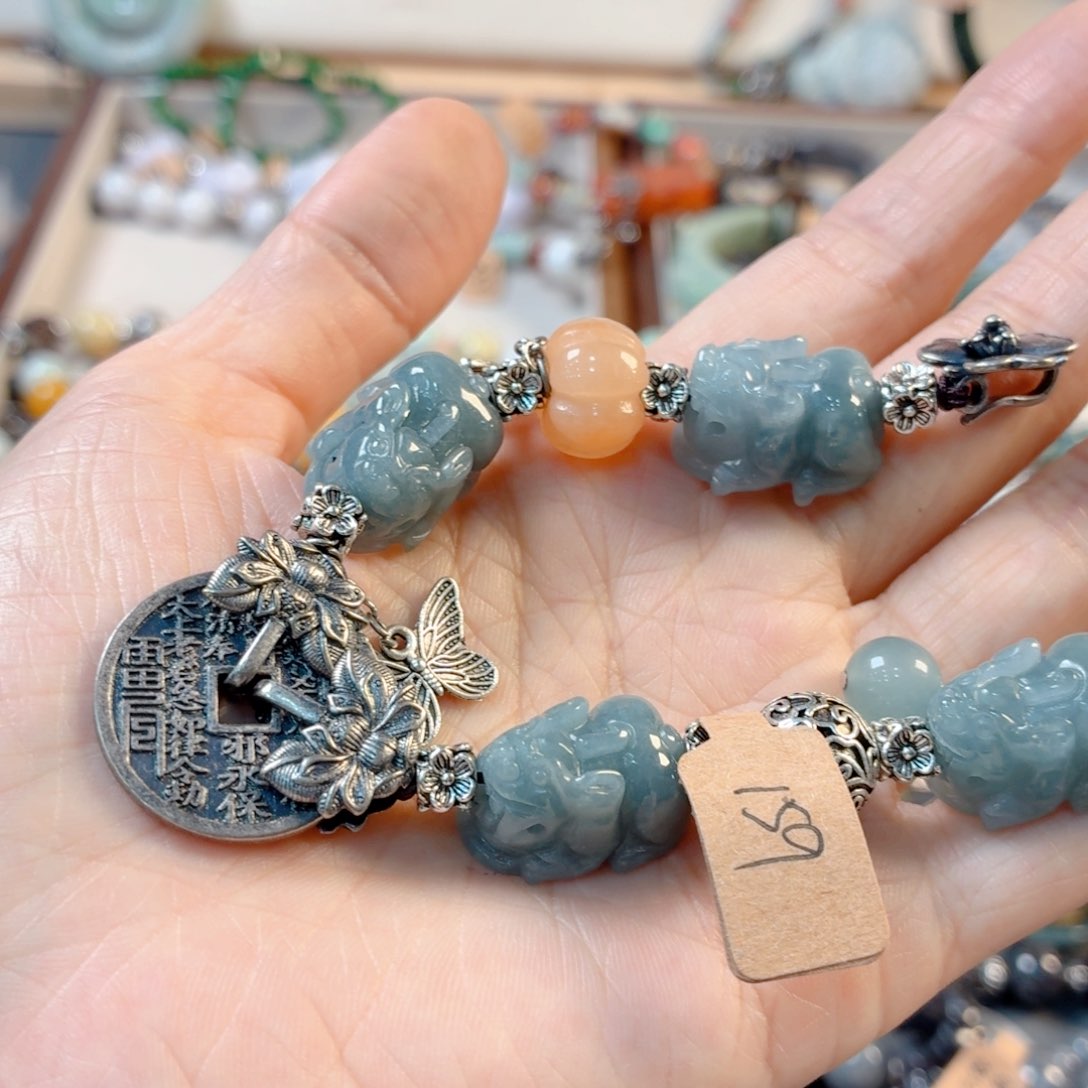 心***然翡翠未镶嵌颈饰手串