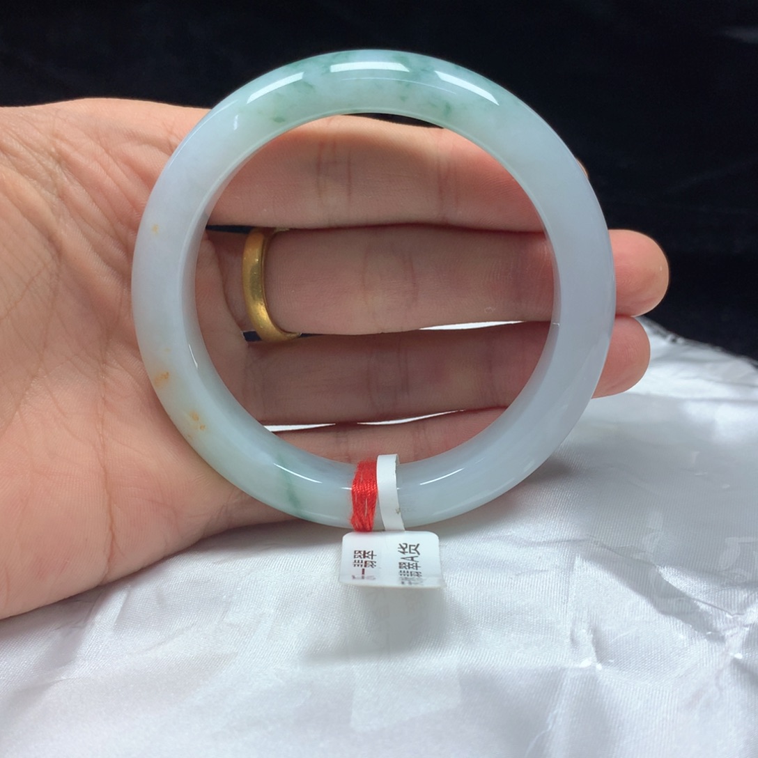 翡翠未镶嵌手镯（圆镯）56.6