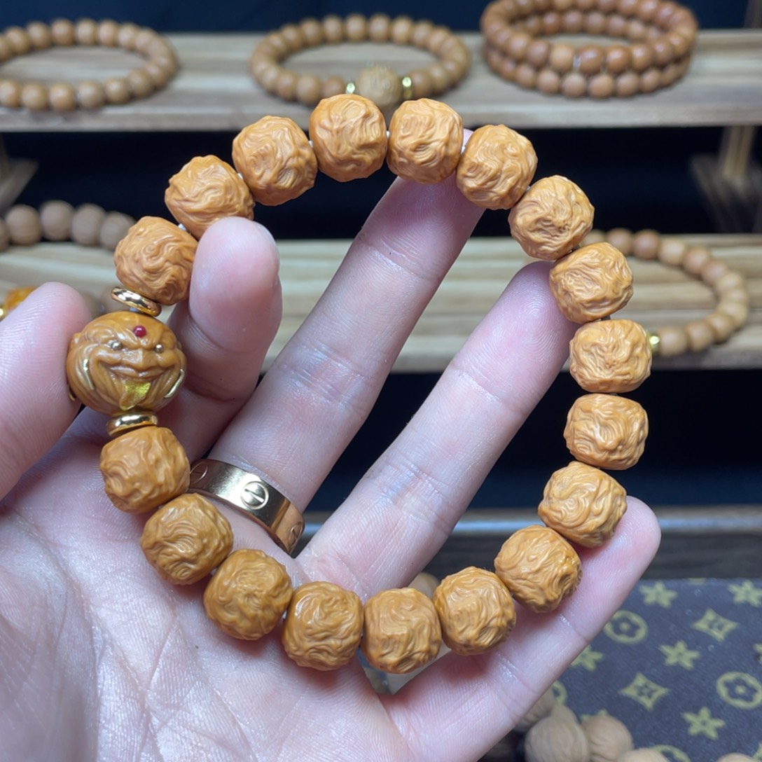 吊坠猴头核桃龙蛇+舔僧配饰