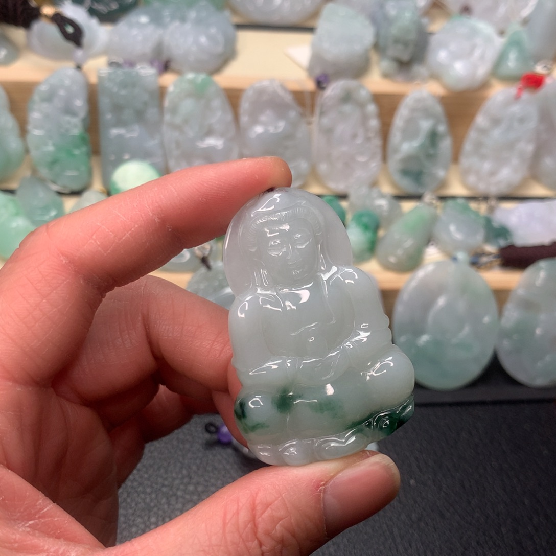 翡翠颈饰未镶嵌观音