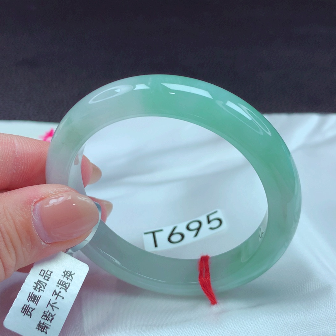 翡翠手镯未镶嵌手镯88