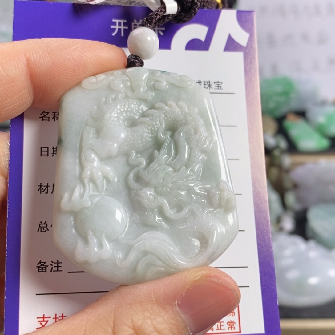 翡翠颈饰未镶嵌龙牌