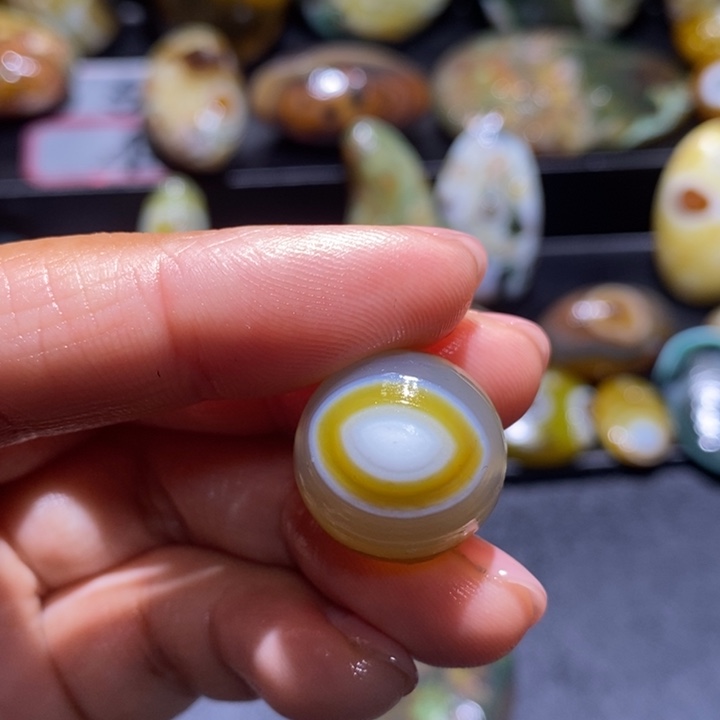 维***8玛瑙/玉髓未镶嵌珠宝奇石